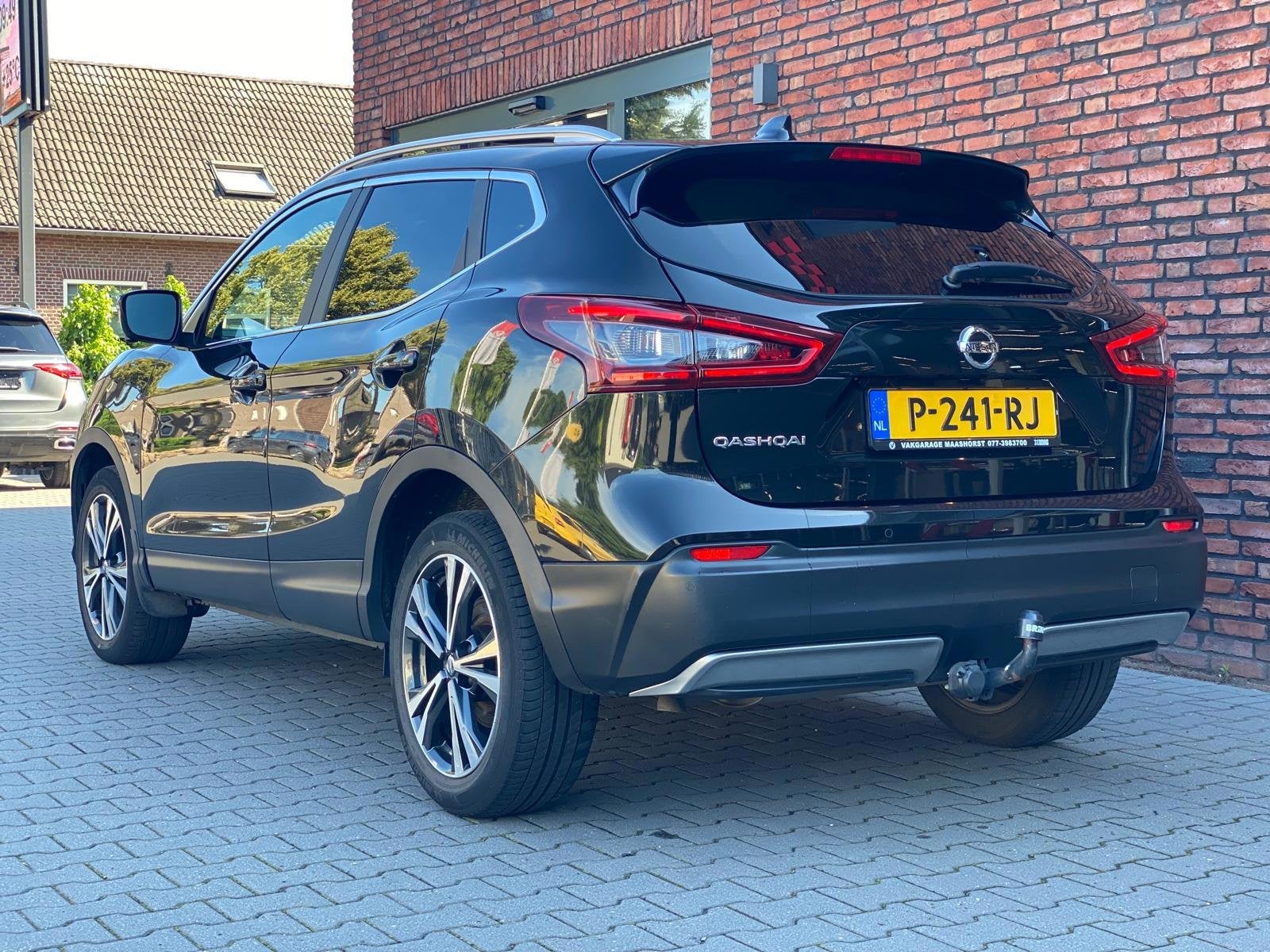 Nissan Qashqai 1.3 DIG-T Tekna +360cam/trekhaak/keyles/led/e, Auto's, Gebruikt, Euro 6, 4 cilinders, Zwart