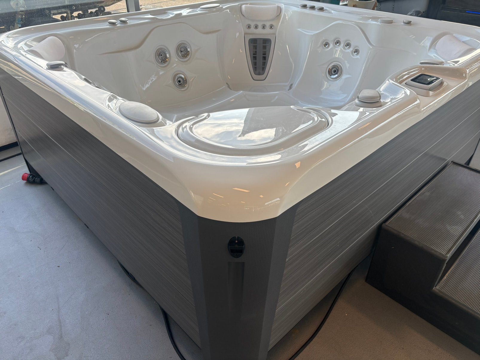 HotSpring Grandee jacuzzi bj. 2021 (7-p ) Driftwood / White, Ophalen, Gebruikt, Afdekzeil, Inbouw