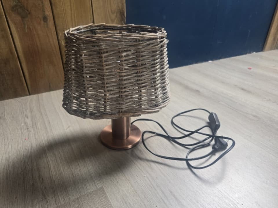 klein lampje met rieten kap, Ophalen of Verzenden