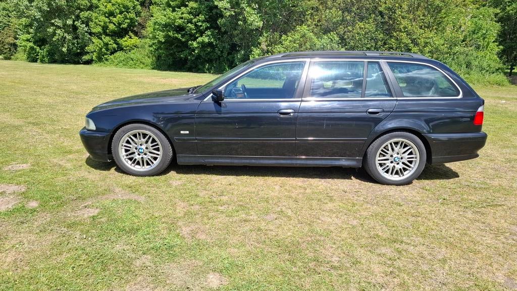 BMW 5-Serie 2.2 I 520 Touring AUT 2001 Zwart, Achterwielaandrijving, Zwart, Stationwagon, Particulier