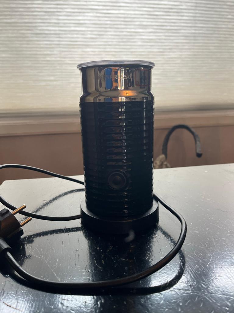 Nespresso Aeroccino 3 Melkopschuimer - Zwart, Ophalen, Zo goed als nieuw, Elektrische melkopschuimer