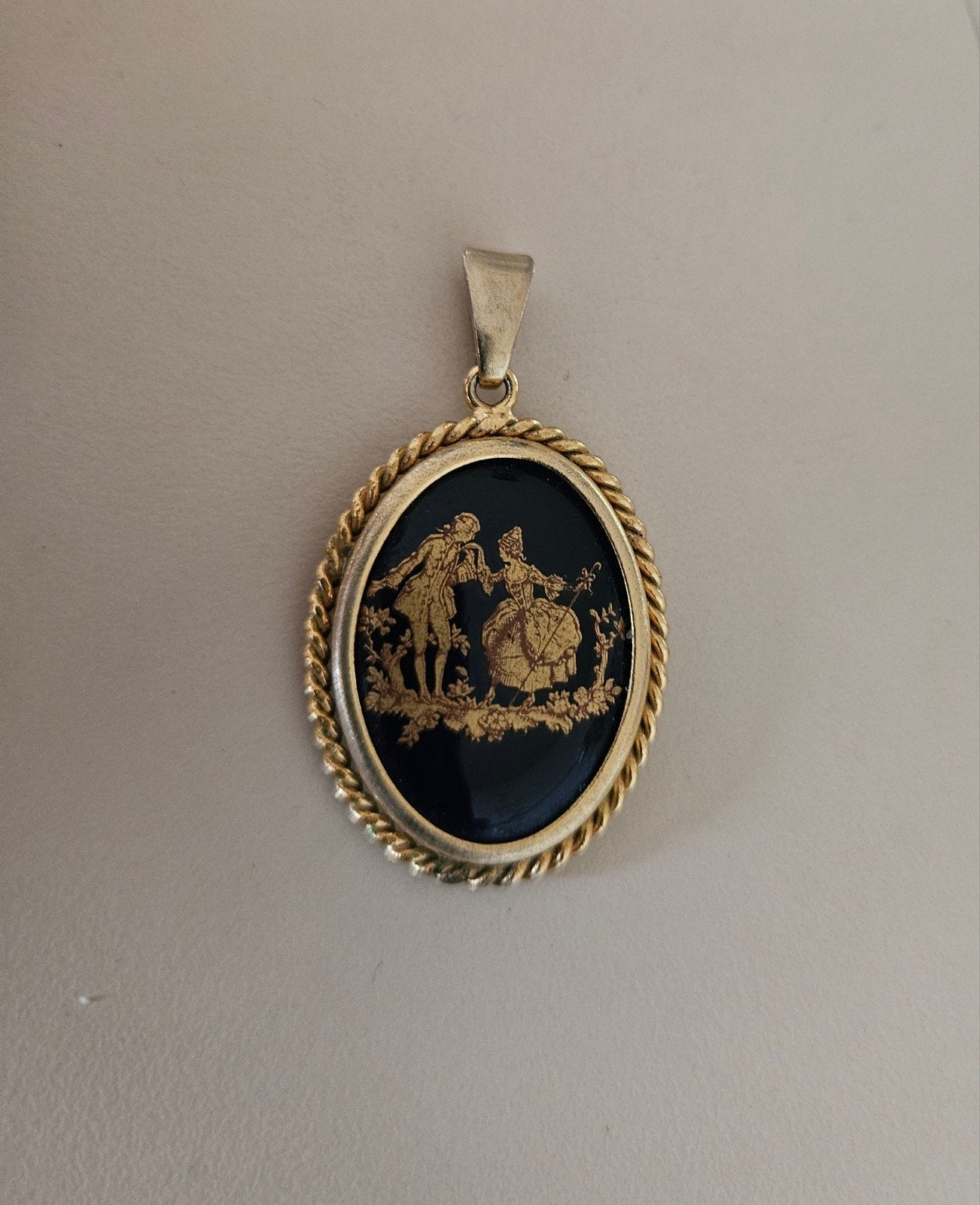 prachtige vintage Limoges France, fragonard courting couple, Sieraden, Tassen en Uiterlijk, Antieke sieraden, Verzenden, Overige materialen