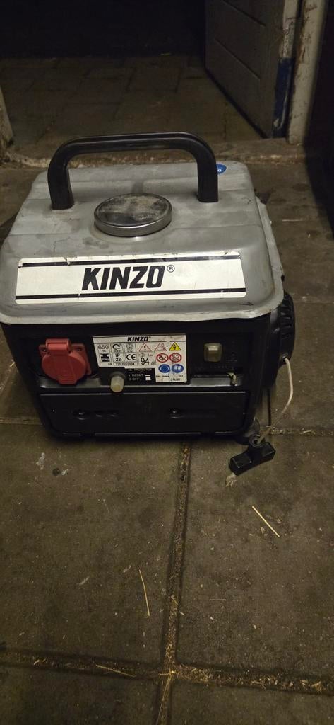 Kinzo aggregaat 650 VA - Compact en draagbaar, Ophalen of Verzenden, Gebruikt