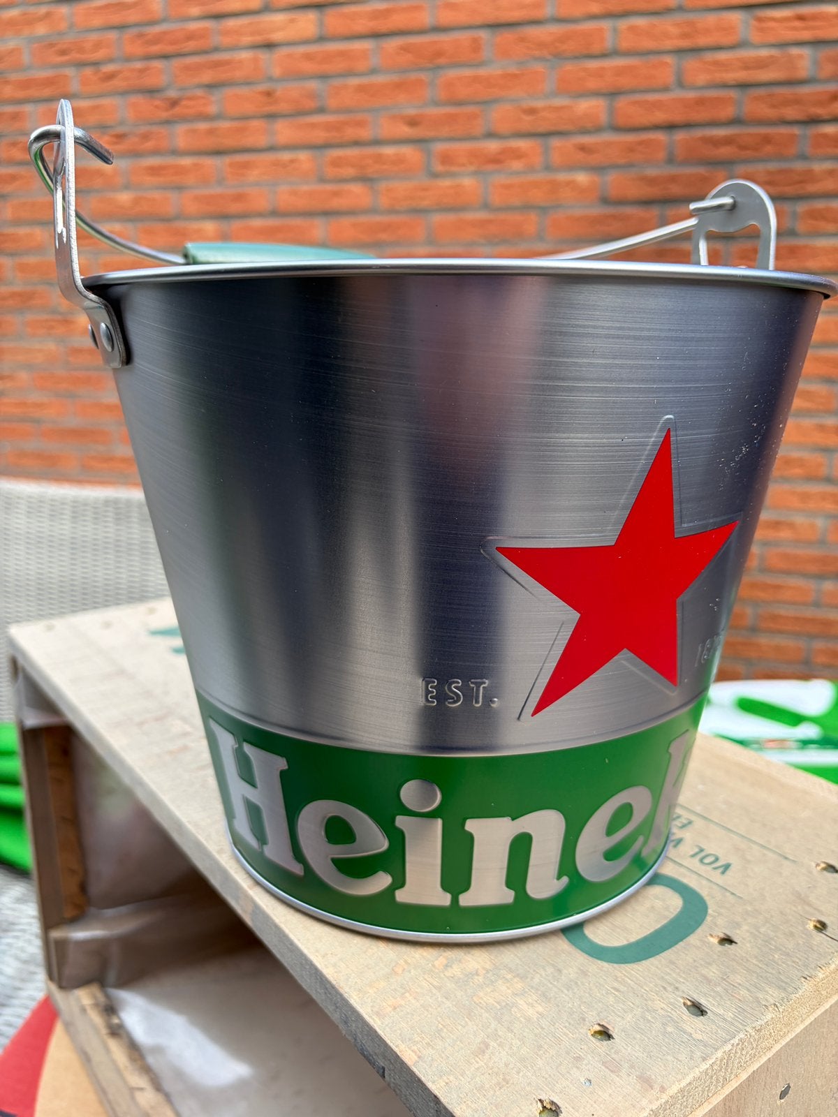Nieuw ongebruikte Heineken koelemmer + 2 aangebouwde openers, Ophalen of Verzenden, Nieuw, Gebruiksvoorwerp
