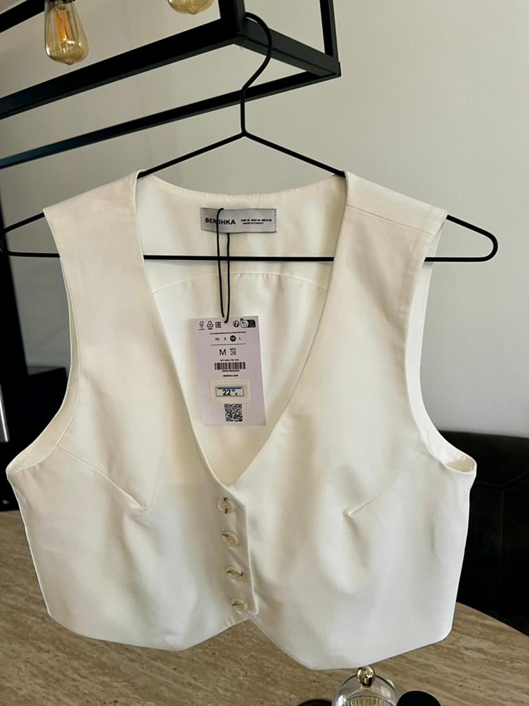 Nieuw, Bershka gilet maat M/38, Maat 38/40 (M), Wit, Nieuw, Ophalen of Verzenden