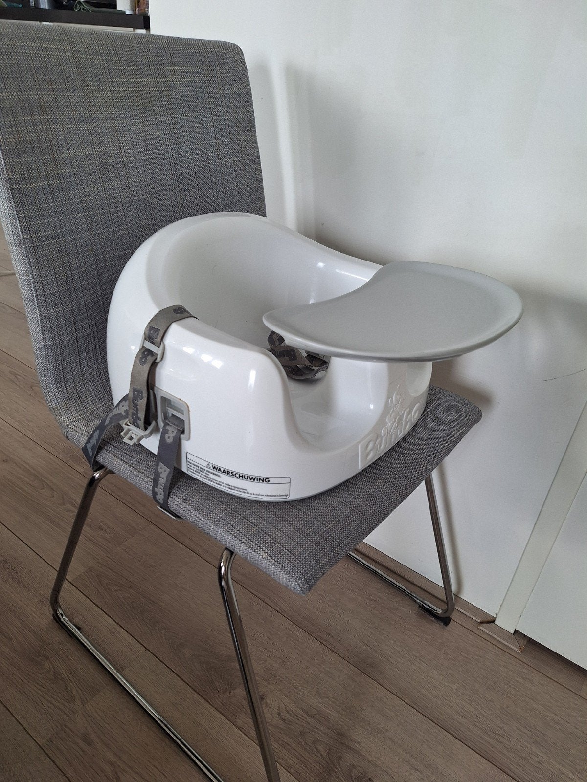 Bumbo kinderstoel, Kinderen en Baby's, Kinderstoelen, Ophalen, Zo goed als nieuw, Overige typen, Afneembaar eetblad