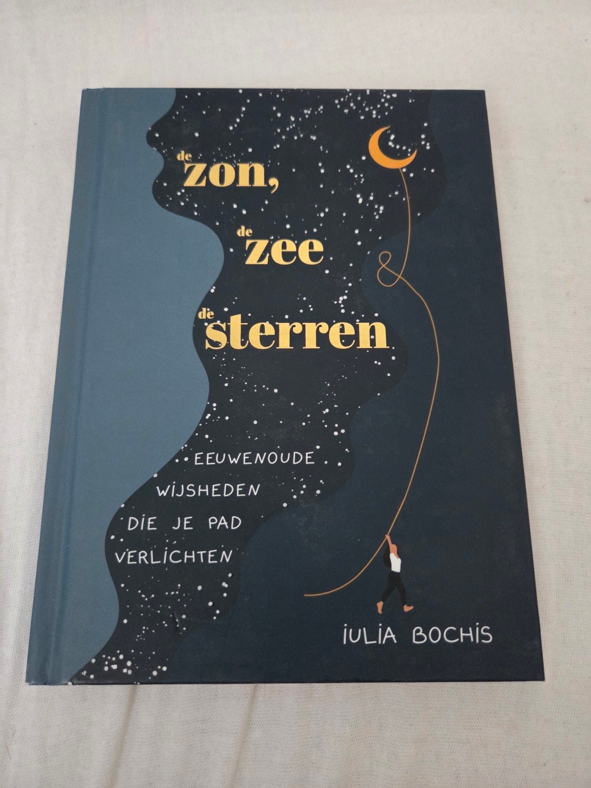 De zon, de zee & de sterren - Iulia Bochis, Boeken, Achtergrond en Informatie, Spiritualiteit algemeen, Ophalen of Verzenden, Zo goed als nieuw