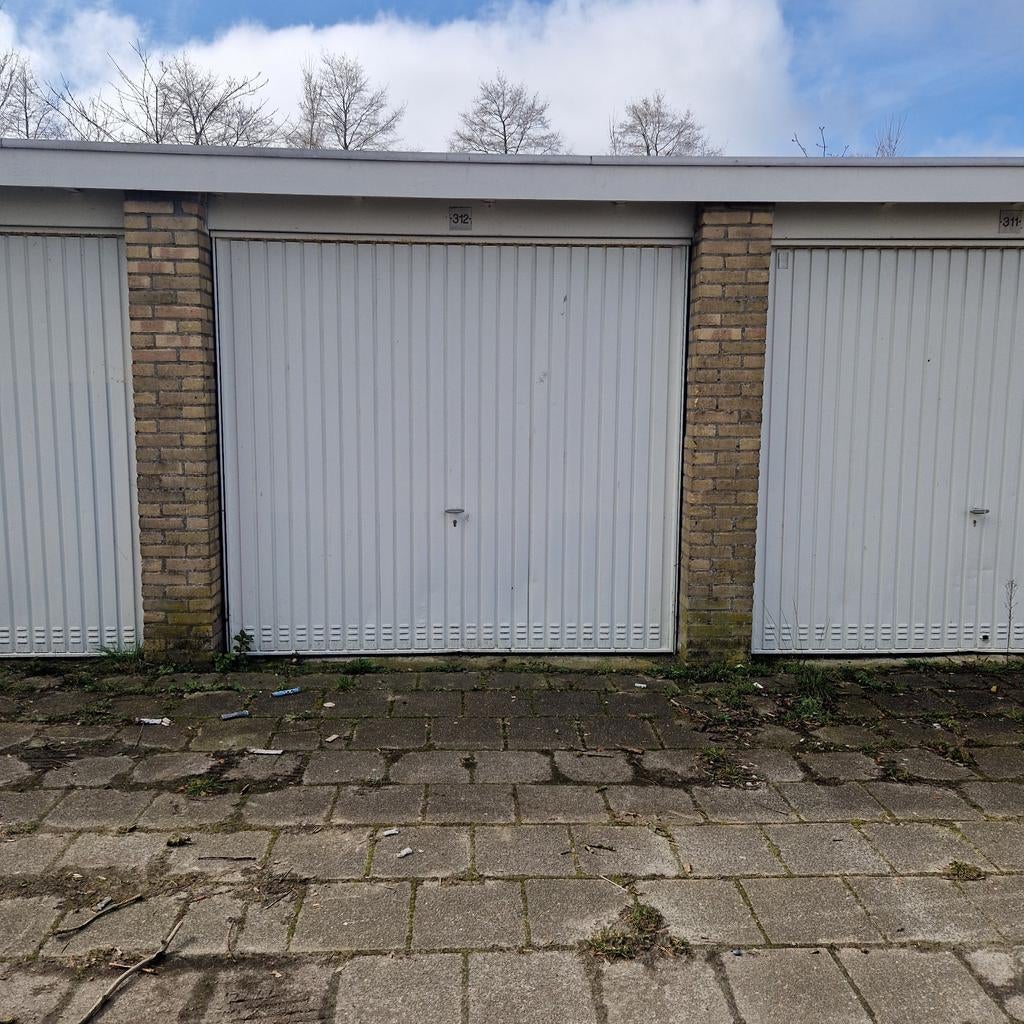 Garagebox te huur In Dokkum Ideaal voor opslag of parkeren, Auto diversen, Autostallingen en Garages