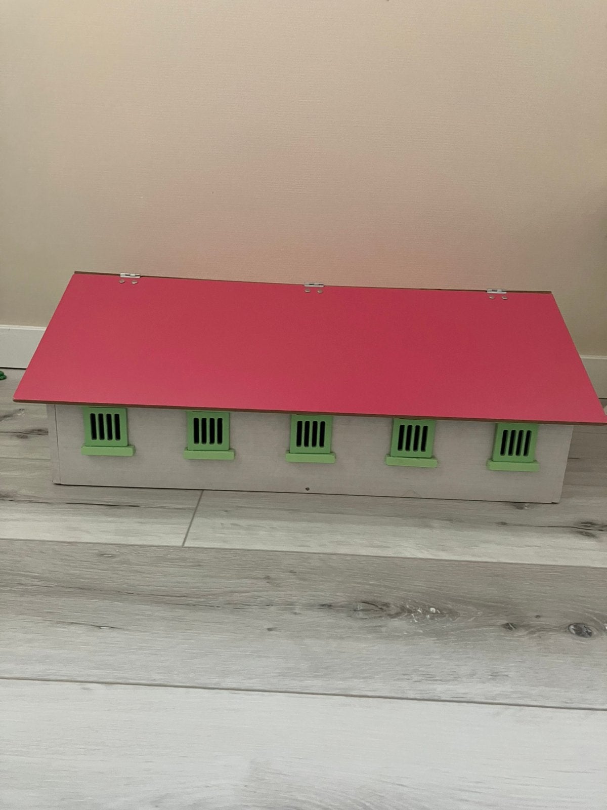 Schleich stal van hout, Ophalen of Verzenden, Zo goed als nieuw
