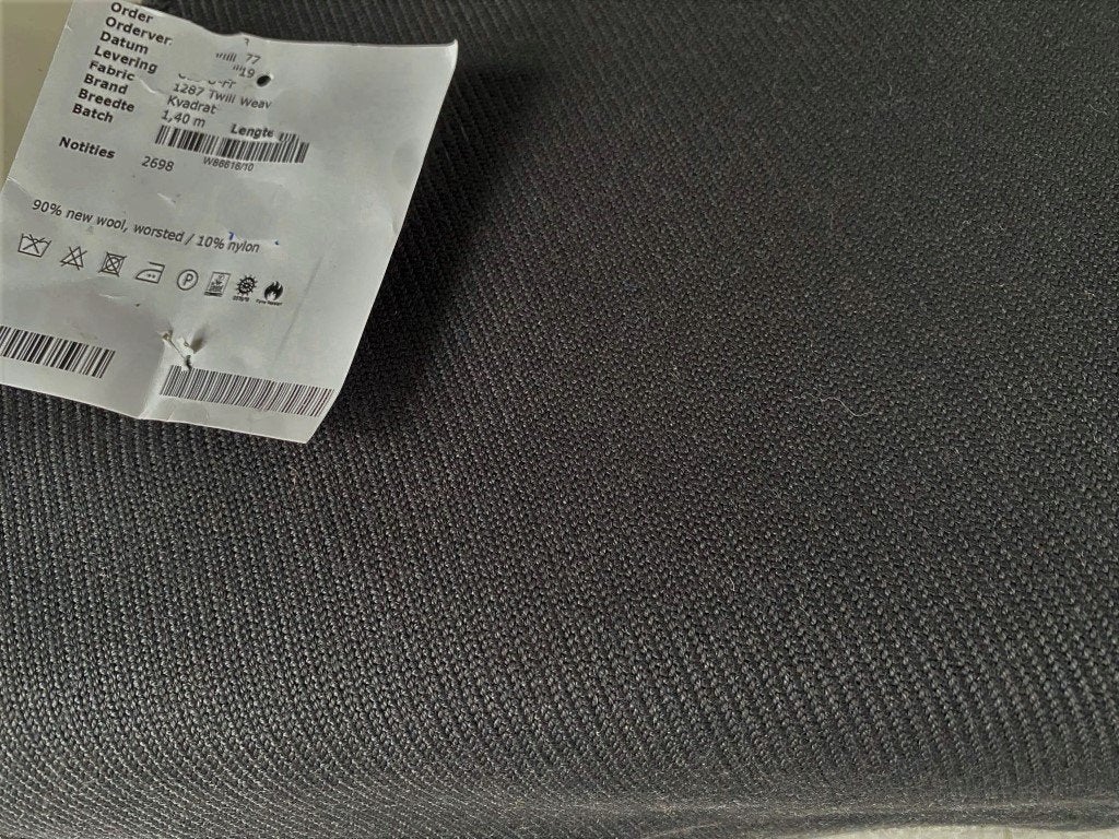 Kvadrat Twill Weave 190 grafietgrijs; max 5,7 mtr meubelstof, Hobby en Vrije tijd, Stoffen en Lappen, Wol, 120 cm of meer, Ophalen of Verzenden