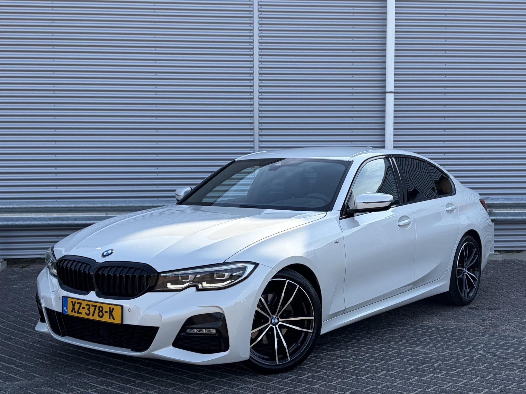 BMW 3-serie 320i High Executive Edition M Pakket / HUD / LED, Auto's, BMW, Automaat, 1998 cc, Gebruikt, 4 cilinders