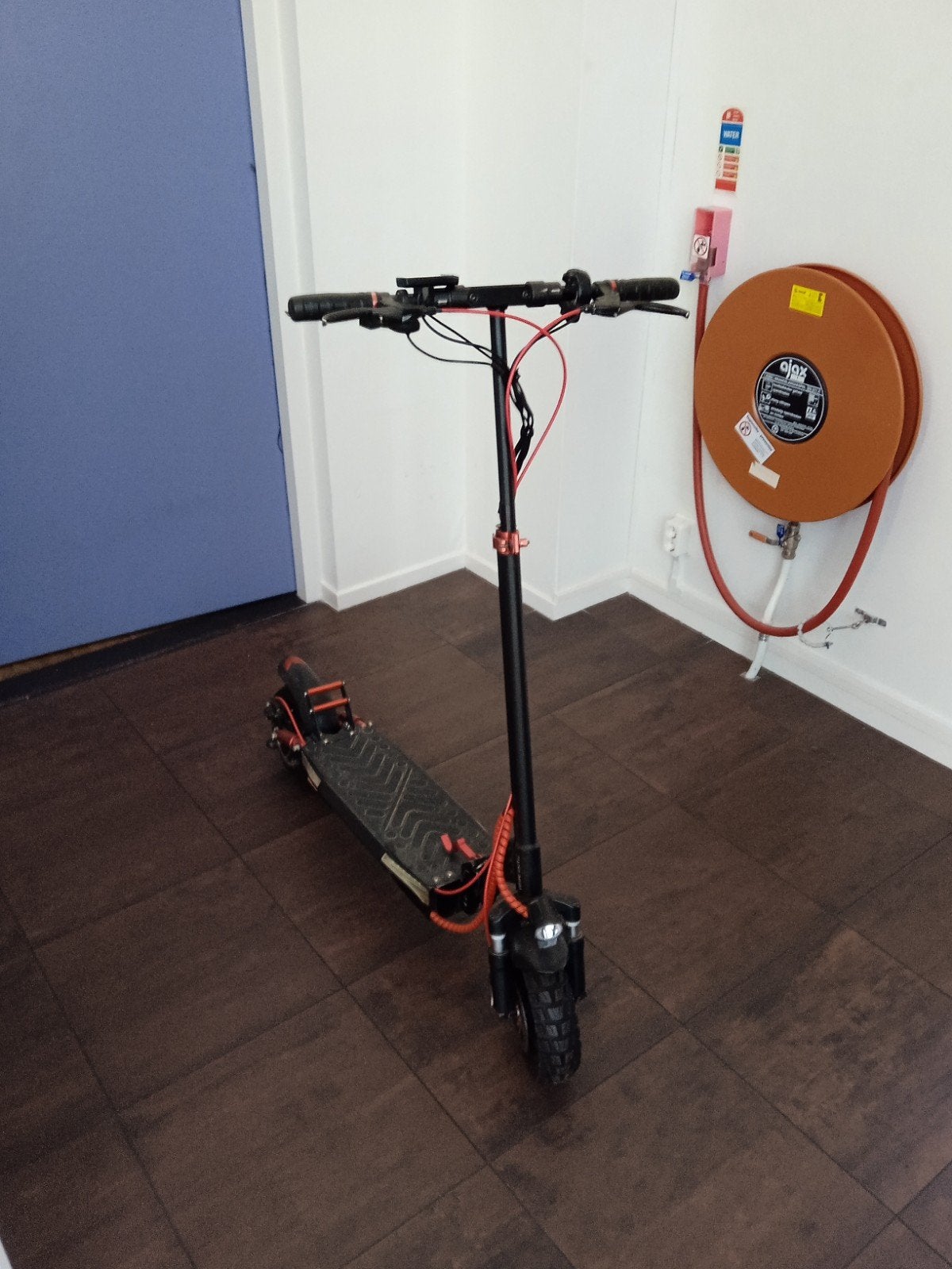 Elektrische step met krachtige accu en afstandsbediening, Fietsen en Brommers, Ophalen of Verzenden, Zo goed als nieuw, Elektrische step (E-scooter)