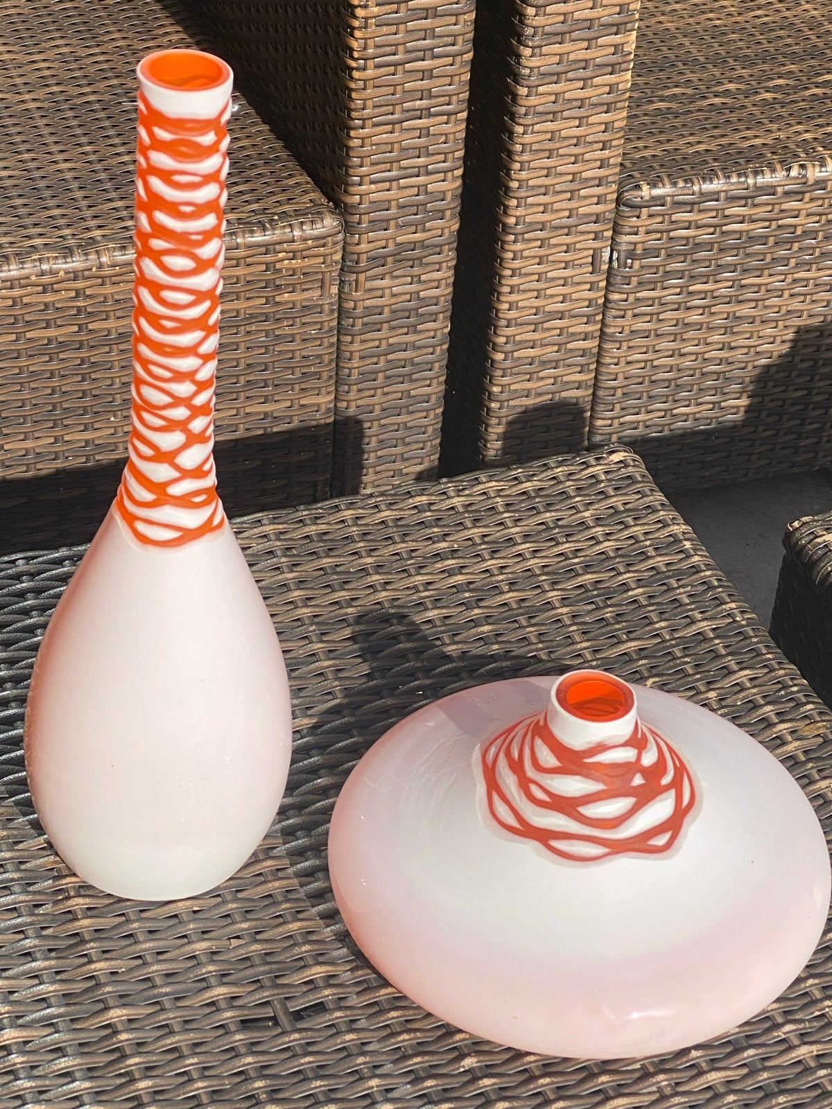 Set van 2 decoratieve vazen - Wit met oranje accenten, Ophalen, Met patroon/structuur, Wit, Glas