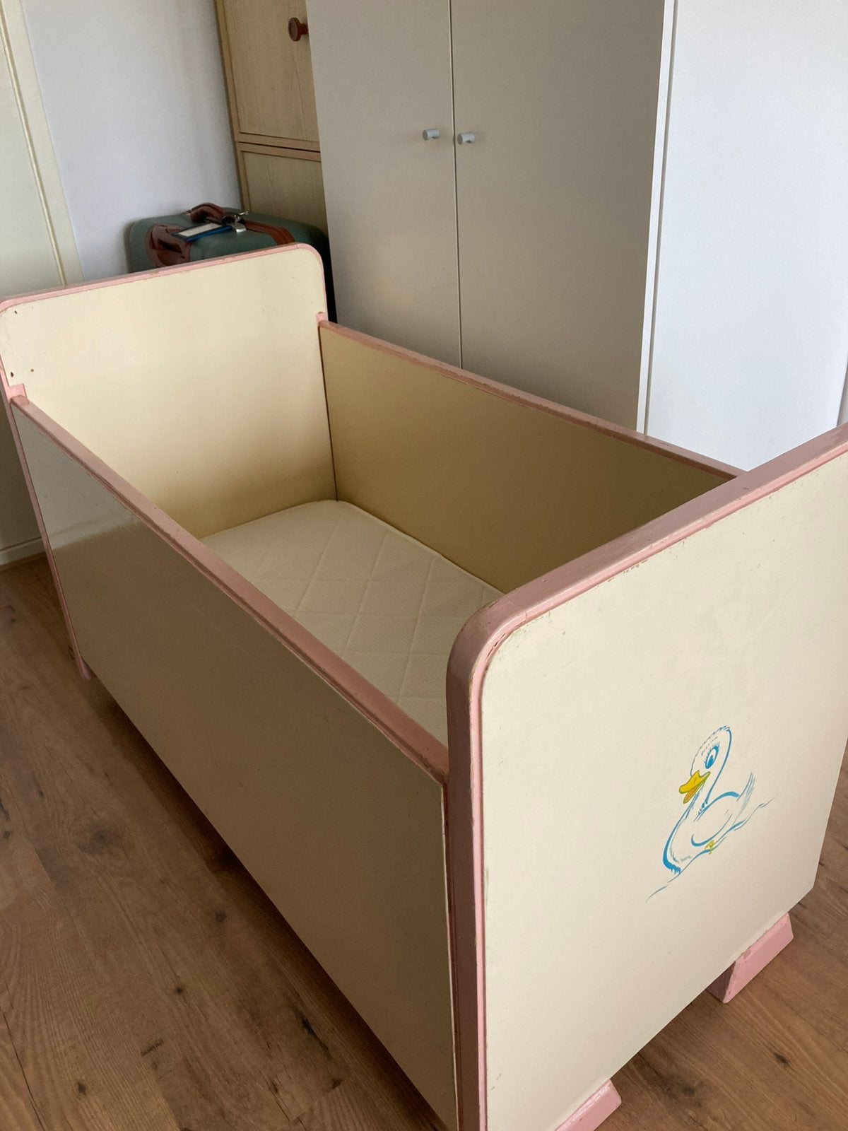 Retro Vintage ledikantje met NIEUW matrasje, Ophalen, Zo goed als nieuw, Ledikant