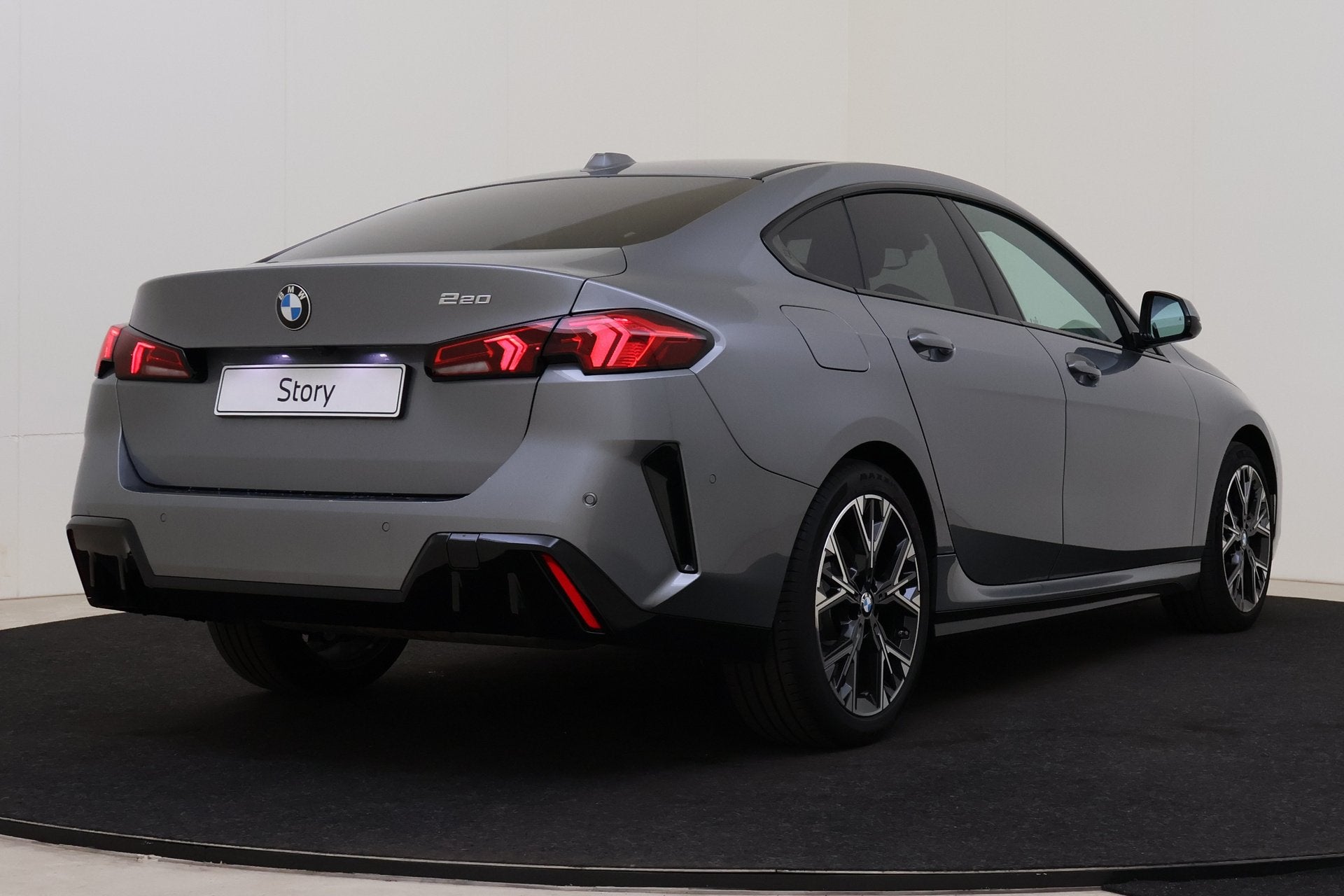 BMW 2 Serie Gran Coupé 220 M Sport Automaat / Sportstoelen, Auto's, Dealer onderhouden, Gebruikt, 156 pk, Met garantie (alle)