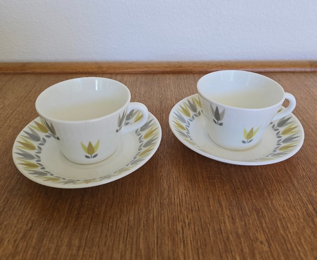 2 Gustavsberg Lotus Gul koffiekop en schotels Zweeds design, Antiek en Kunst, Antiek | Keramiek en Aardewerk, Ophalen of Verzenden