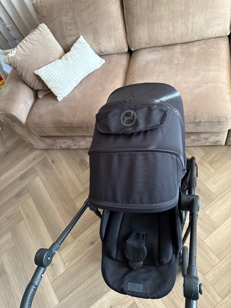 Foto 5 van Cybex Melio zwarte buggy/ kinderwagen