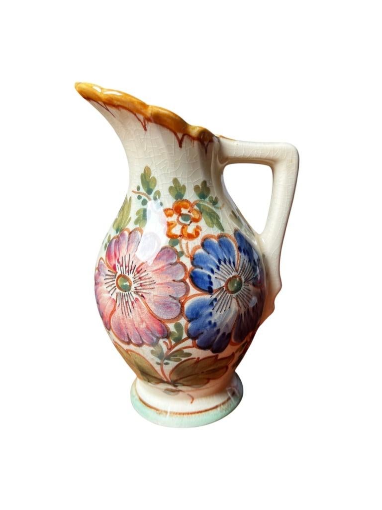 Gouda-stijl decoratieve kan – Flora (ca. 1950), Antiek en Kunst, Antiek | Vazen, Ophalen of Verzenden