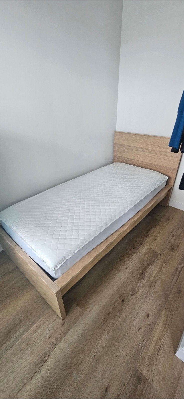IKEA Malm eenpersoonsbed met Valevag matras, Ophalen, 100 cm, Zo goed als nieuw, 200 cm