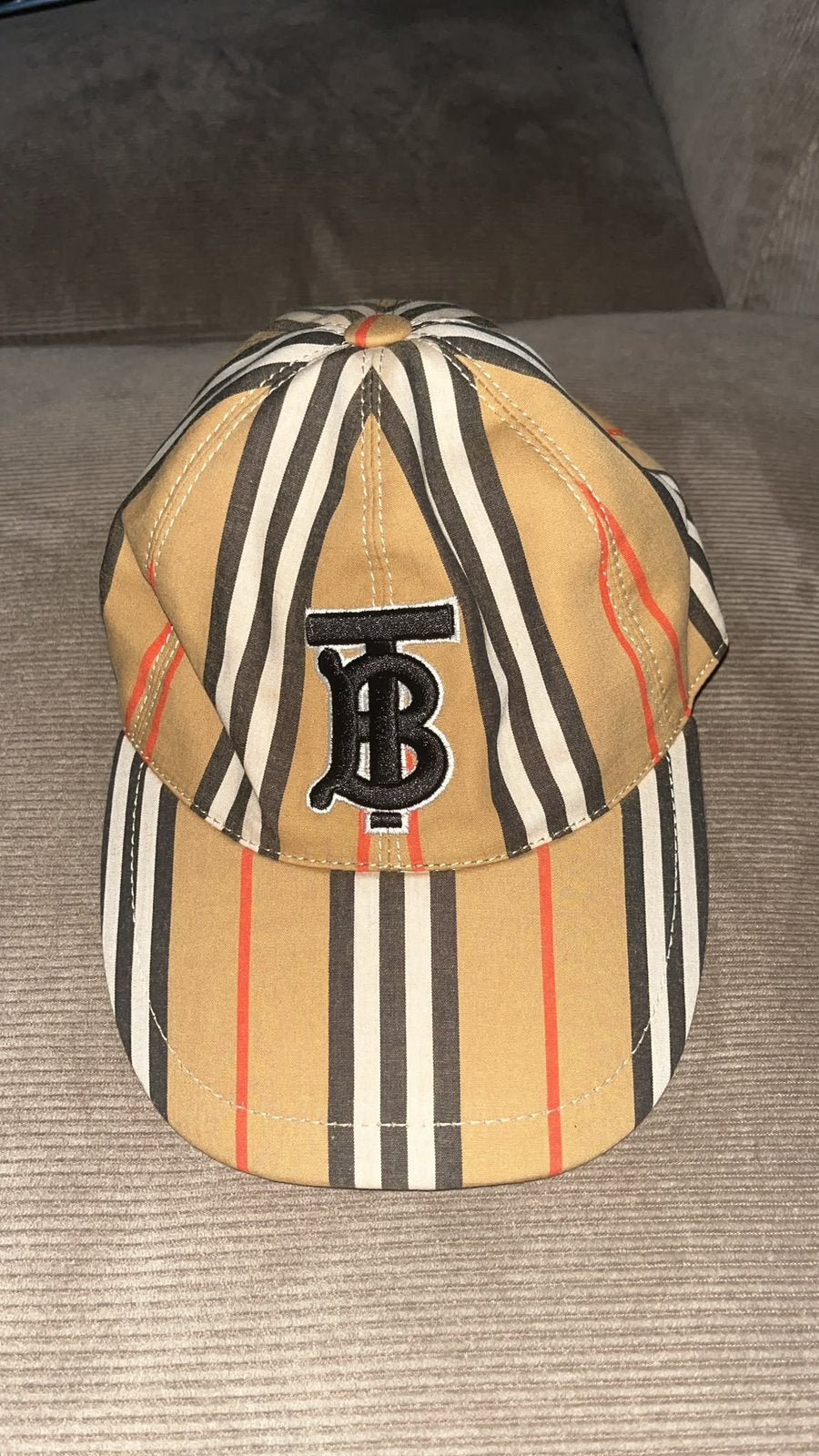 Burberry pet, Ophalen of Verzenden, Zo goed als nieuw, Overige maten, Muts