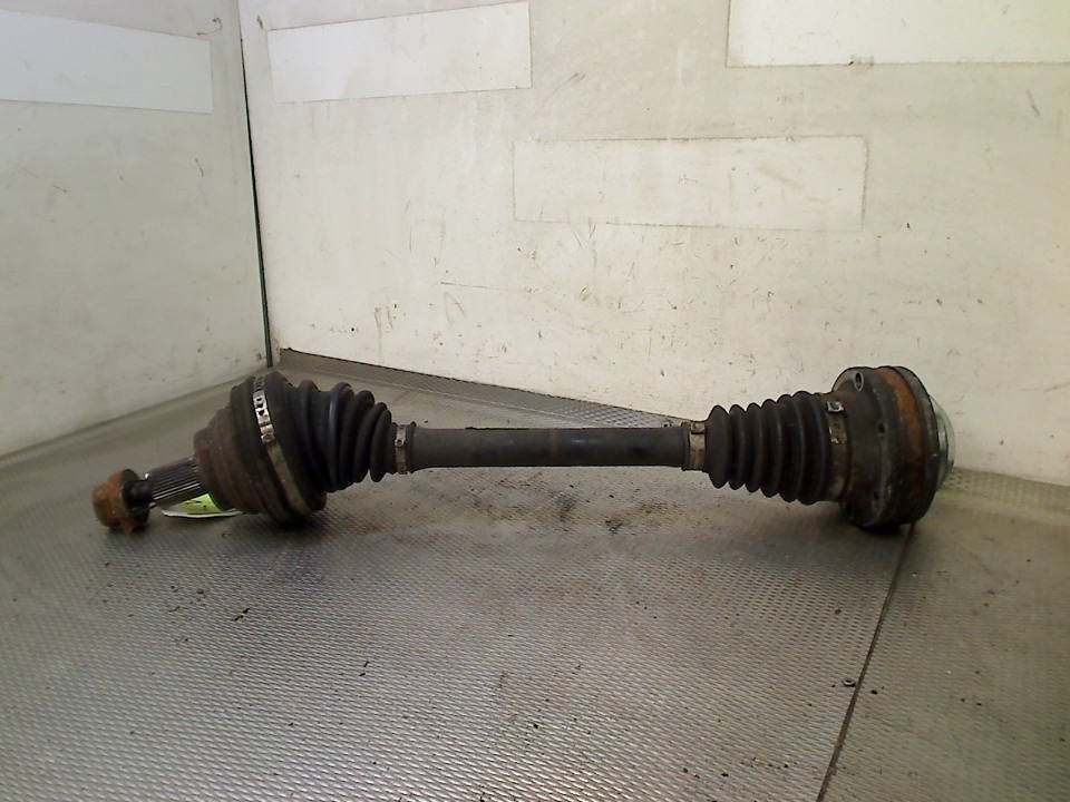 Aandrijfas Links Voor Volkswagen Golf V (1K1) 2006, Gebruikt, Volkswagen, Volkswagen AG, Kundenbetreuung@volkswagen.de