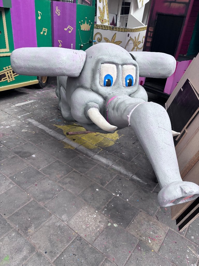 Grote piepschuim Olifant, Ophalen, Gebruikt, Versiering, Carnaval