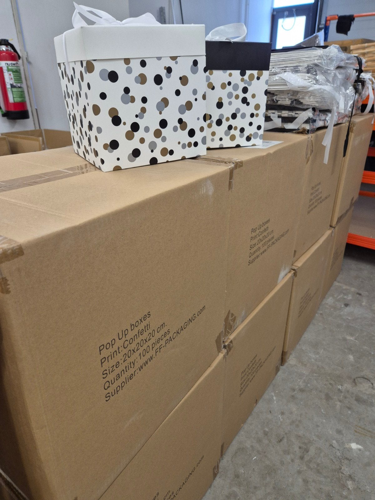 Partij van ruim 900 cadeaudozen, Ophalen, Nieuw