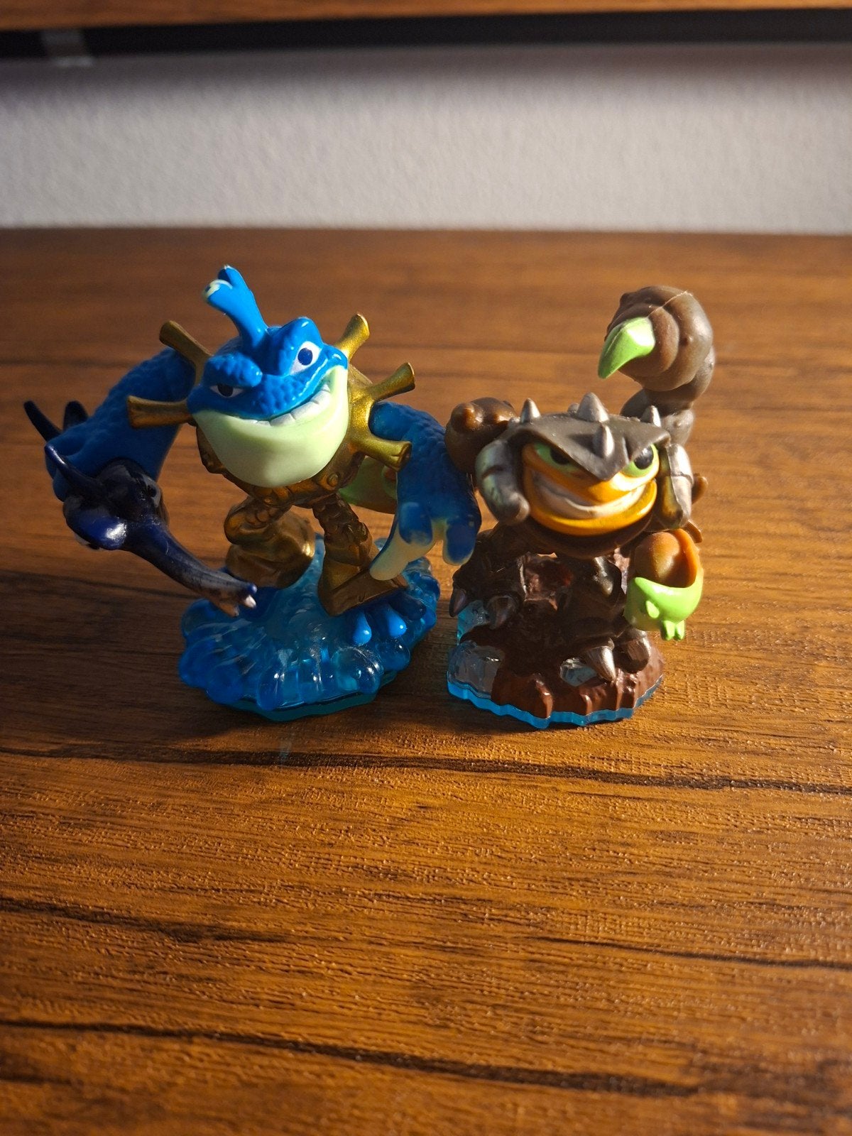 Skylanders Rip Tide & Scorp en Undead Fanged Crystal., Verzamelen, Ophalen of Verzenden