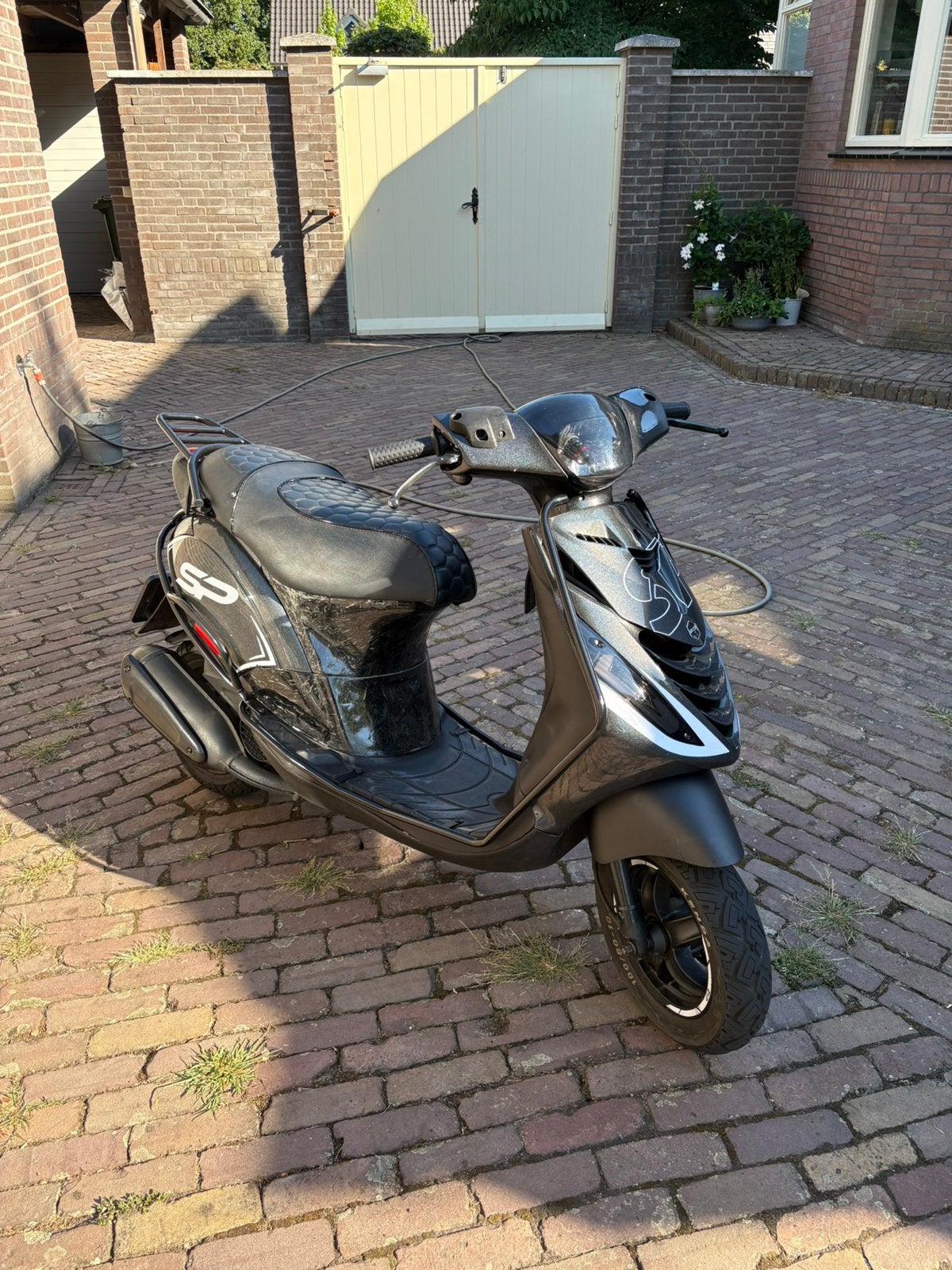 Zip 125 cc, Ophalen, Zo goed als nieuw, Benzine, Zip