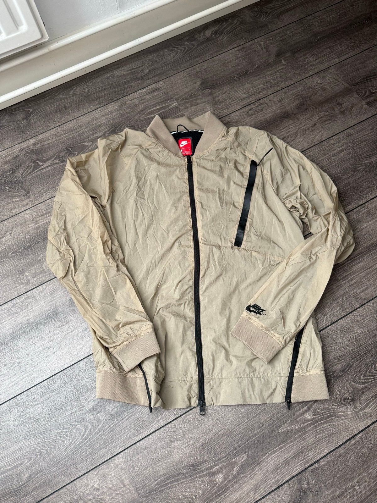 Nike Windrunner jas - Beige, maat L, Ophalen, Zo goed als nieuw, Maat 48/50 (M), Beige
