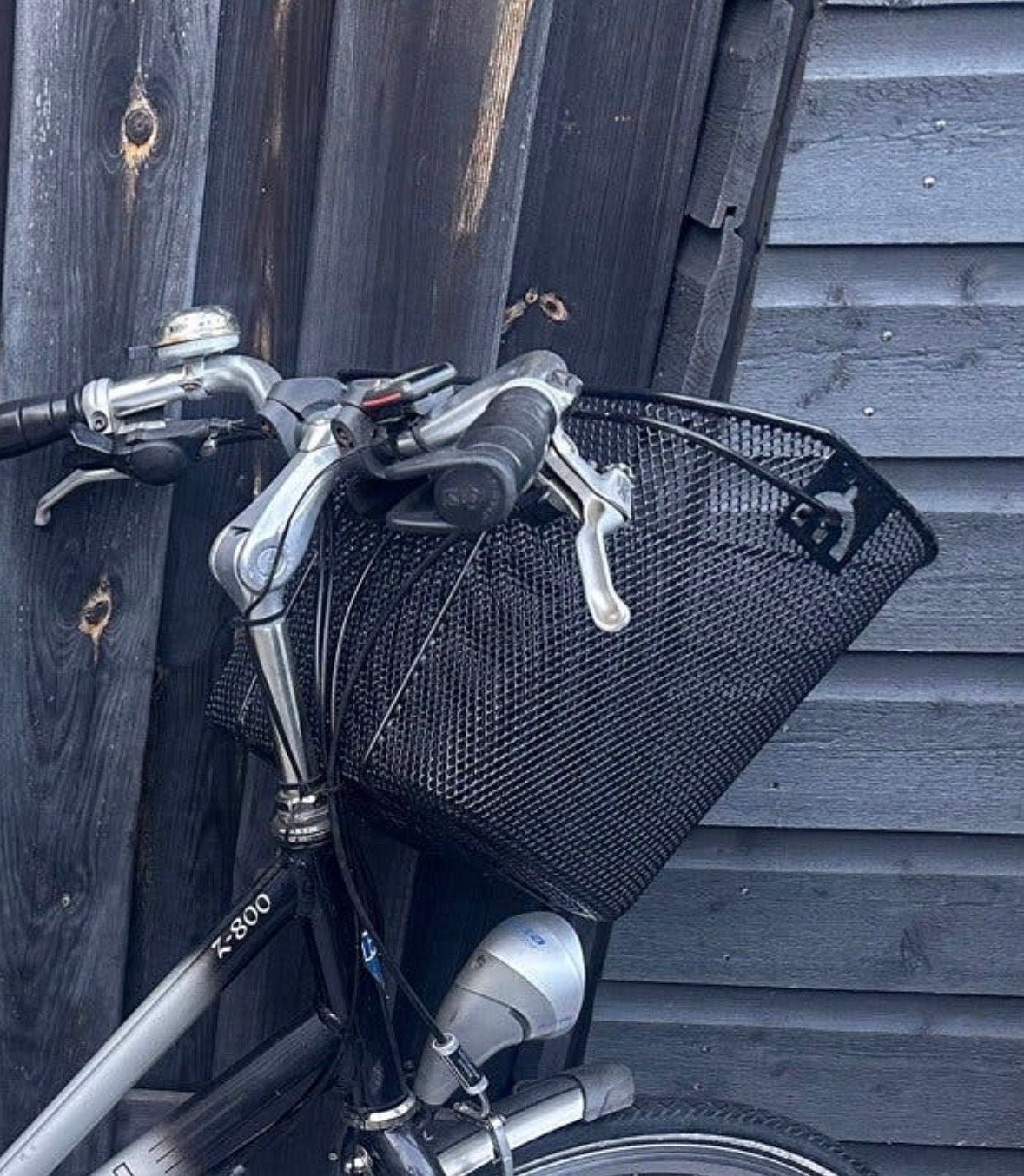 Zwarte fietsmand voorop - handig en stijlvol, Fietsen en Brommers, Fietsaccessoires | Fietsmanden, Ophalen of Verzenden, Gebruikt