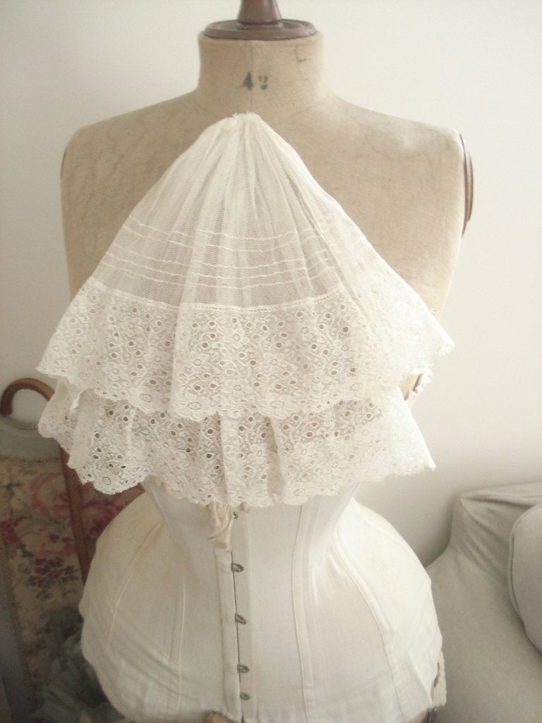Kanten jabot..., Antiek en Kunst, Antiek | Kleding en Accessoires, Verzenden, Dames