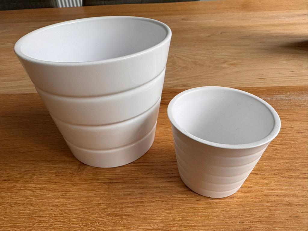 Set van 2 witte bloempotten voor binnen, Tuin en Terras, Bloempotten, Rond, Binnen, Ophalen of Verzenden, Zo goed als nieuw