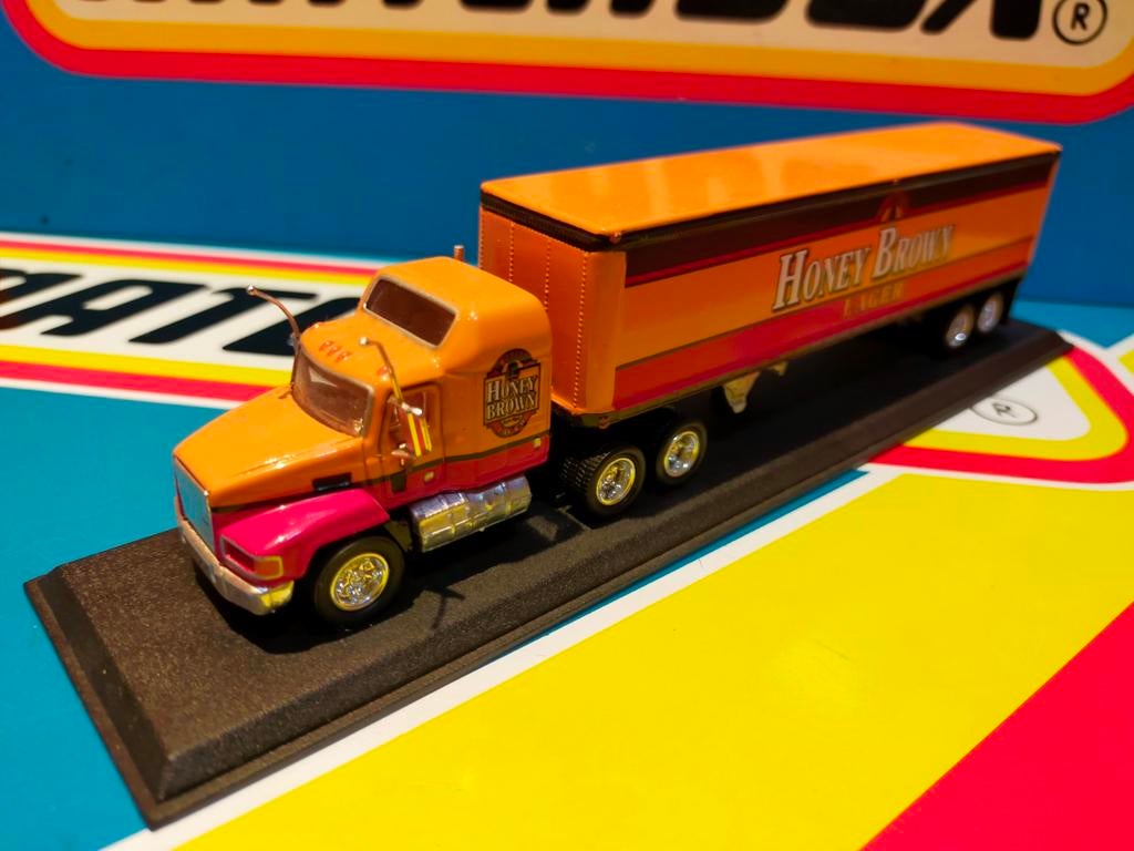 Matchbox Collectibles Mack Honey Brown Truck, Ophalen of Verzenden, Zo goed als nieuw, Bus of Vrachtwagen, Matchbox