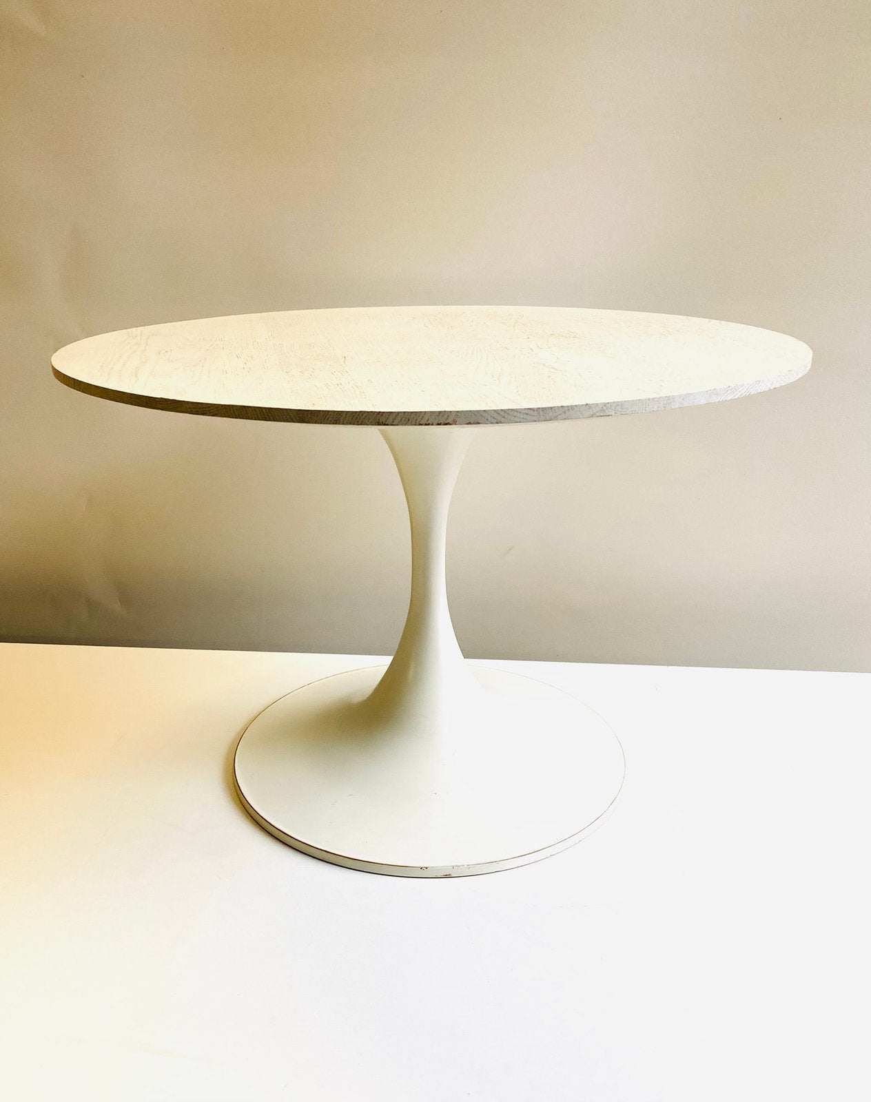 Space Age tulp-voet design tafel van Tamburin