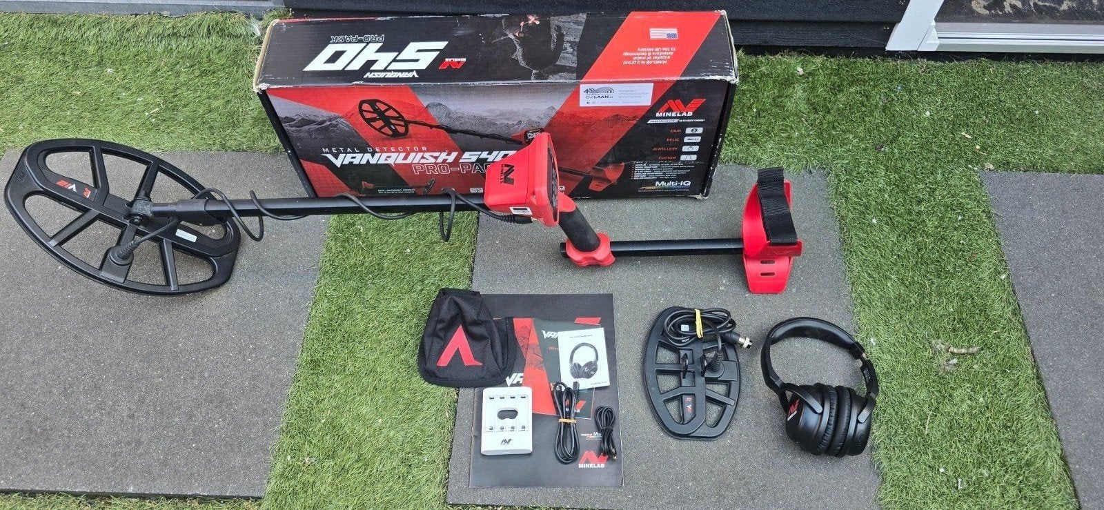 TE HUUR: Minelab Vanquish 540 Pro-Pack Metaaldetector, Ophalen, Discriminatie metaaldetectie, Meer dan 30 cm, Zo goed als nieuw