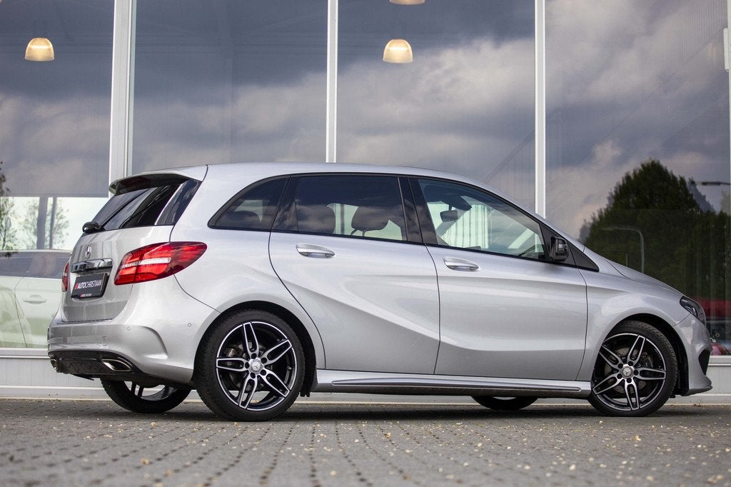 Mercedes-Benz B-Klasse 180 AMG Night Edition Plus | Automaat, Auto's, Mercedes-Benz, 12 maanden, 1325 kg, Gebruikt, 4 cilinders