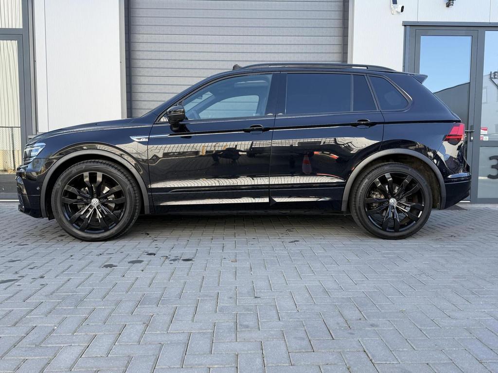 Volkswagen Tiguan 1.5 TSI ACT Highline Business R PANO|360, Auto's, Volkswagen, 15 km/l, Euro 6, Zwart, Origineel Nederlands