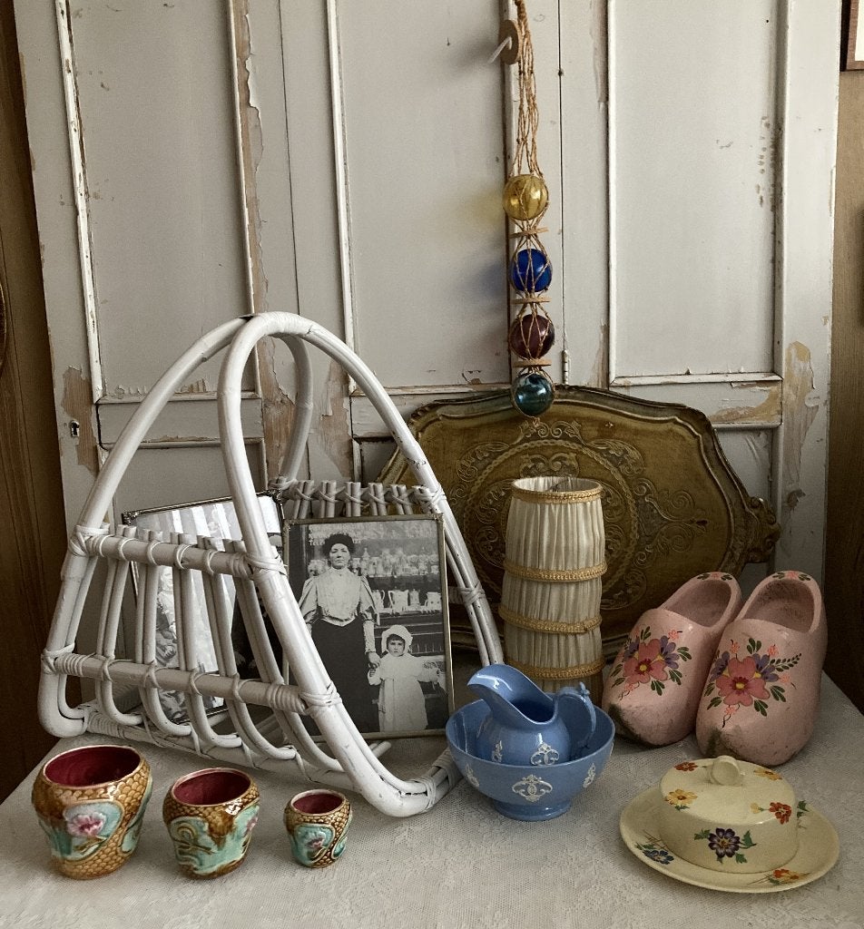 Brocante rotan lectuurbak - fotolijstjes - dienblad - kapjes, Ophalen