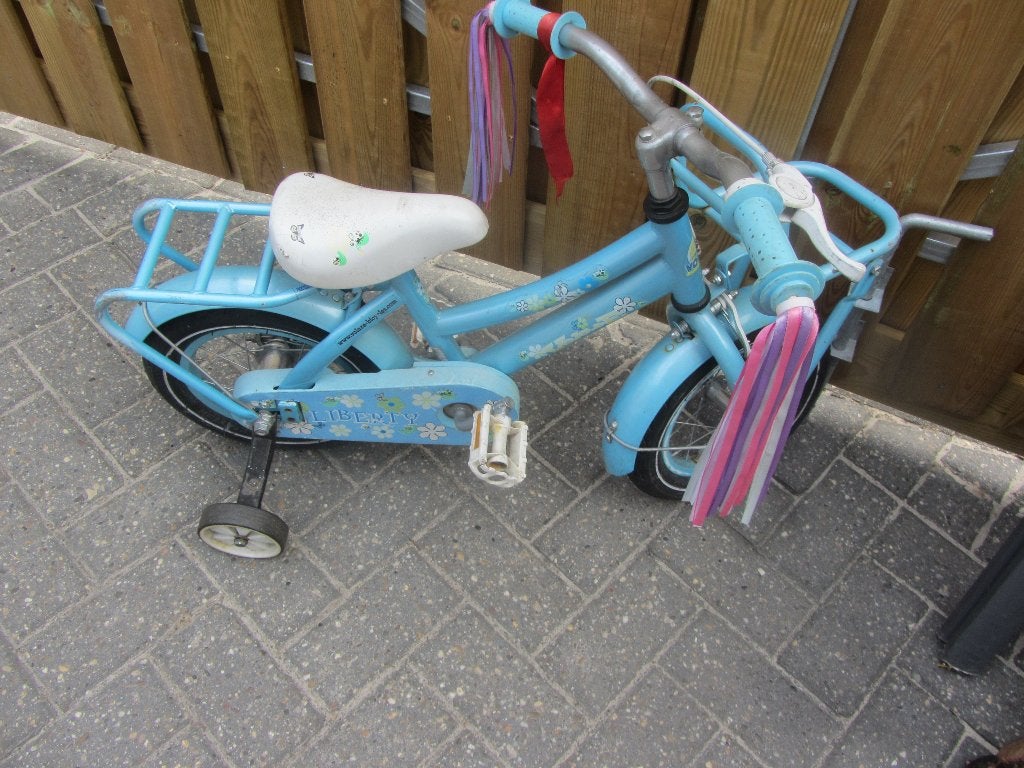 te koop kinderfiets van 12 inch,, Ophalen, Terugtraprem, Zijwieltjes, Gebruikt