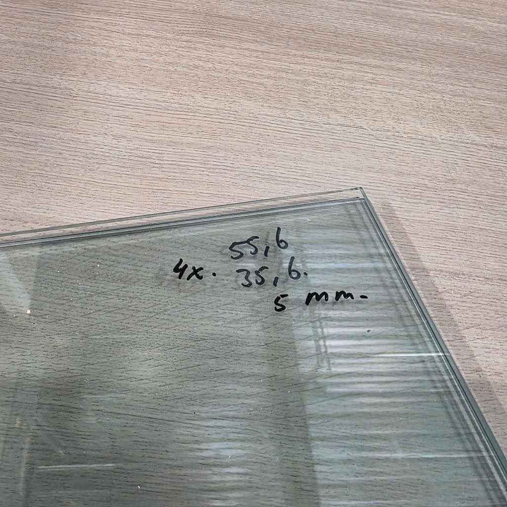 4 glazen schappen uit vitrine  afm glasplaten 55,6x35,6 cm, Ophalen, Minder dan 80 cm, Minder dan 80 cm, Zo goed als nieuw