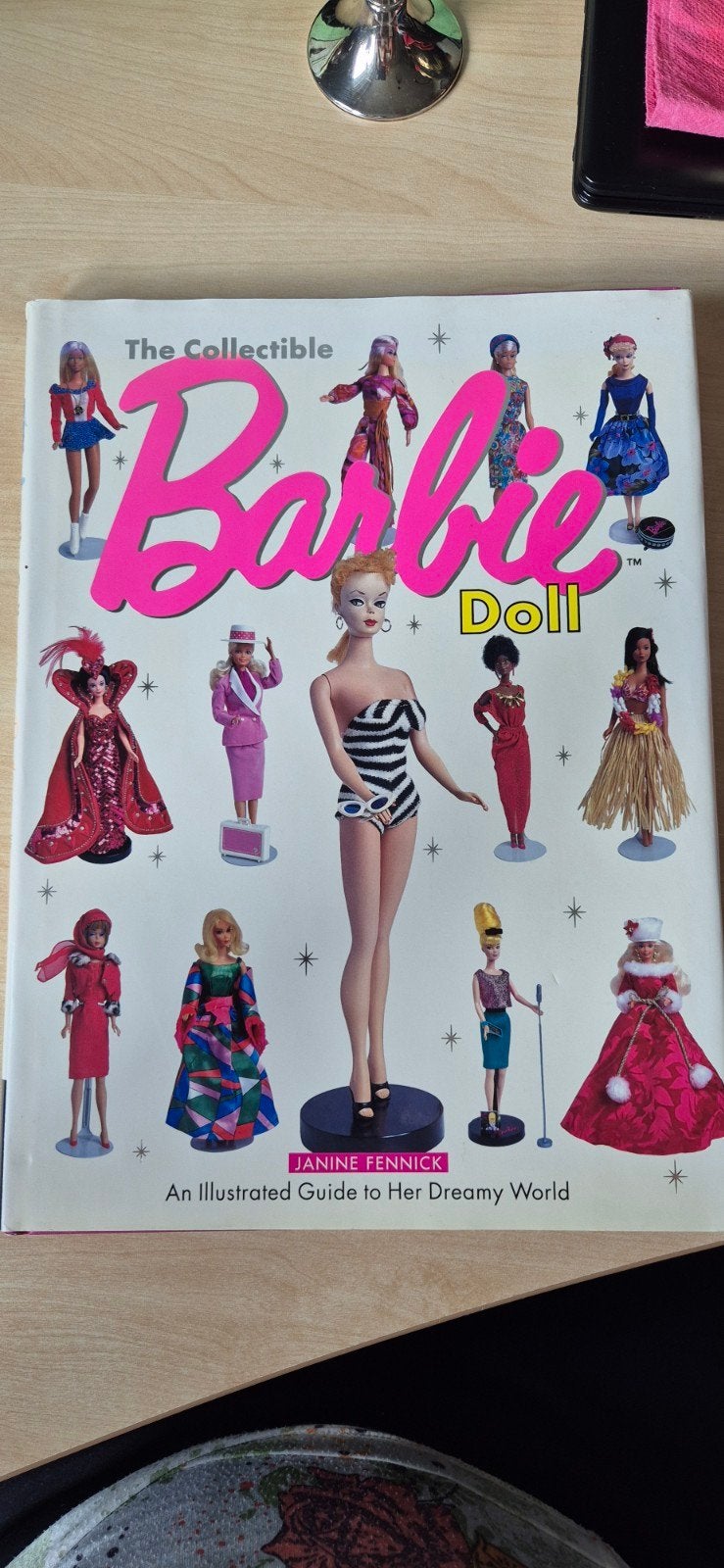 The Collectible Barbie Doll - Janine Fennick, Ophalen of Verzenden, Zo goed als nieuw, Overige onderwerpen, Janine Fennick
