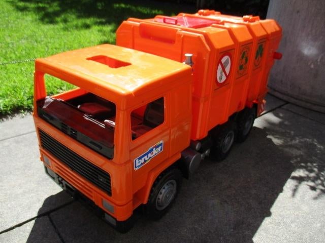 bruder volvo vuilniswagen, Kinderen en Baby's, Speelgoed | Speelgoedvoertuigen, Ophalen, Gebruikt