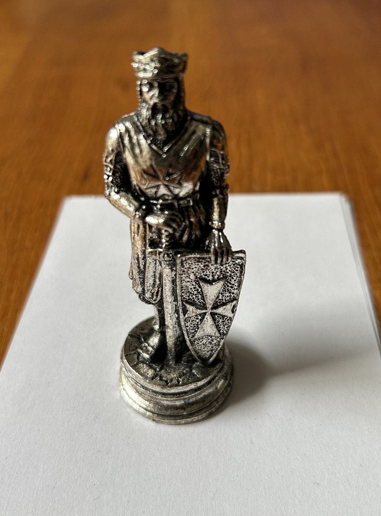 antieke schaakstuk zijn 23 beeldjes,zijn ook los te koop, Ophalen, Gebruikt, Antieke uit metaal schaakstukken verschilderen stukken