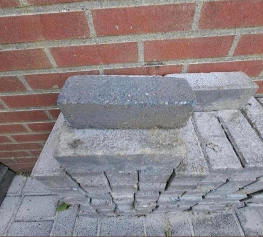 GRATIS: ca. 20 m2 Grijze Klinkers (Zelf afhalen), Tuin en Terras, Tegels en Klinkers, Ophalen, Gebruikt, Beton, Klinkers