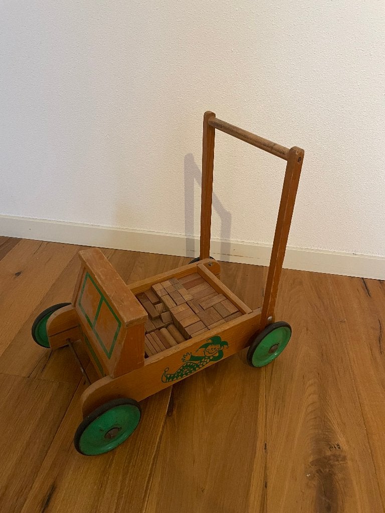Oude houten blokkenkar met bouwbokken jaren 50, Ophalen of Verzenden, Gebruikt, Duw- of Trekspeelgoed