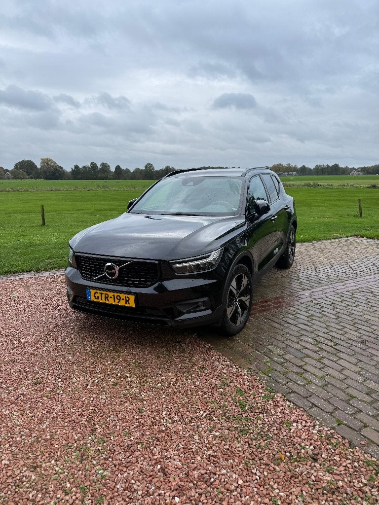 Volvo XC40 T5 Twin Engine 262pk 2021 Zwart R-Design, Auto's, 1800 kg, Zwart, 1712 kg, Zwart