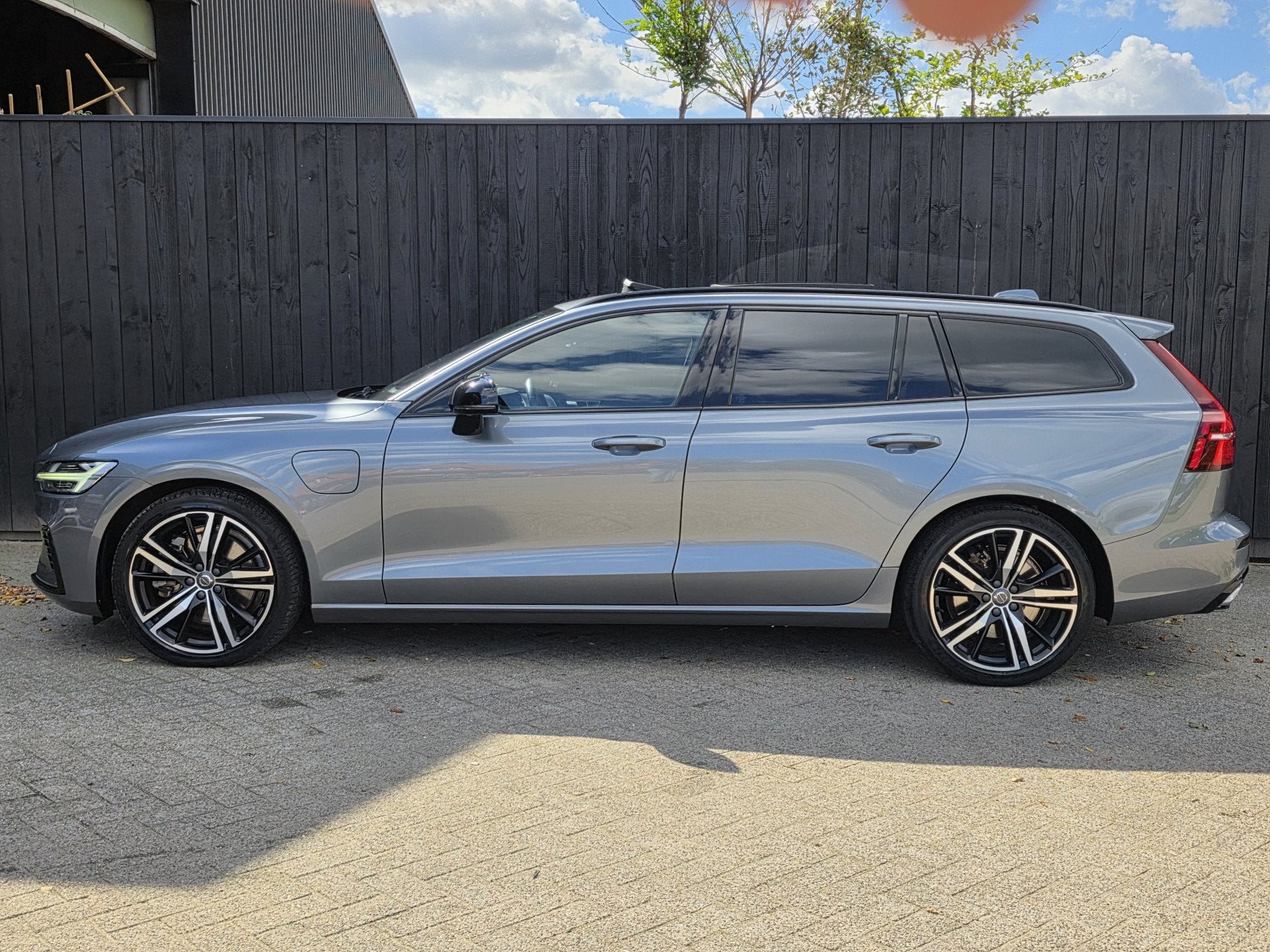 Volvo V60 2.0 T8 Twin Engine AWD R-Design (bj 2020), Auto's, Volvo, Automaat, Gebruikt, 4 cilinders, Vierwielaandrijving