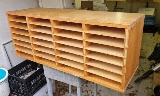 Houten sorteerkast/vakkenkast/archiefkast met 28 vakken, Ophalen of Verzenden, Gebruikt