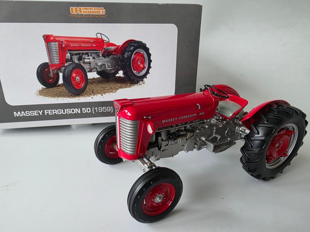 MASSEY-FERGUSON 50 (1959) UH 1:16, Ophalen of Verzenden, Nieuw, Tractor of Landbouw, Universal Hobbies